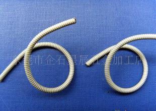 靈活照亮每個角落 金屬軟管臺燈的現(xiàn)代照明藝術(shù)